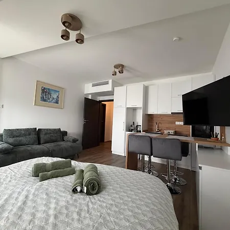 Royal Aura Residence-sarvar *